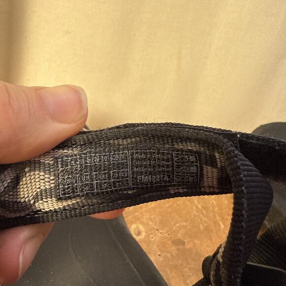 Teva Hurricane Sandals Women US 6 Geometric Black Universal Adjustable Strap - Picture 6 of 11